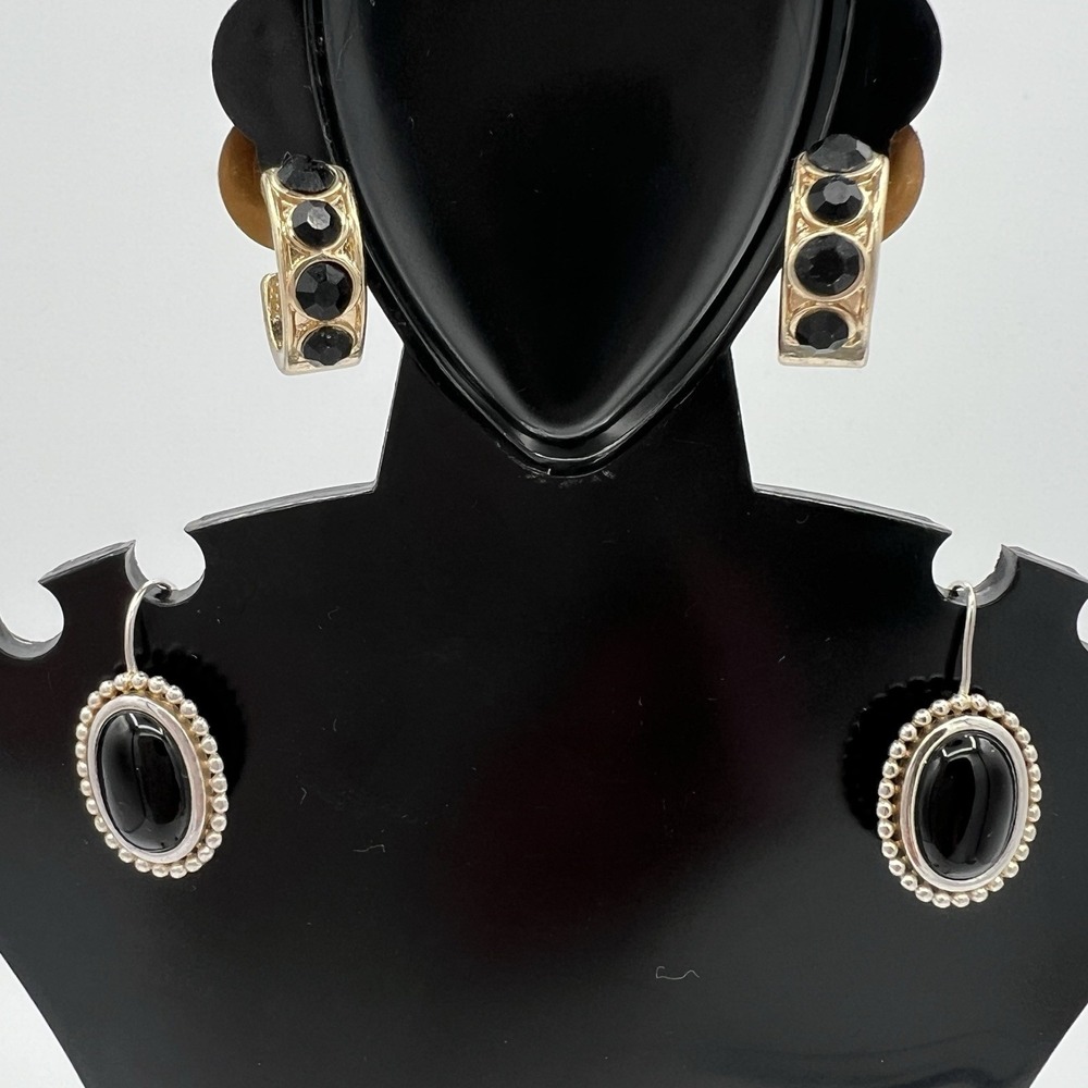 Two Sets Earrings 1 Gold Tone‎ 1 Silver Tone Both Have Black Glass Stones